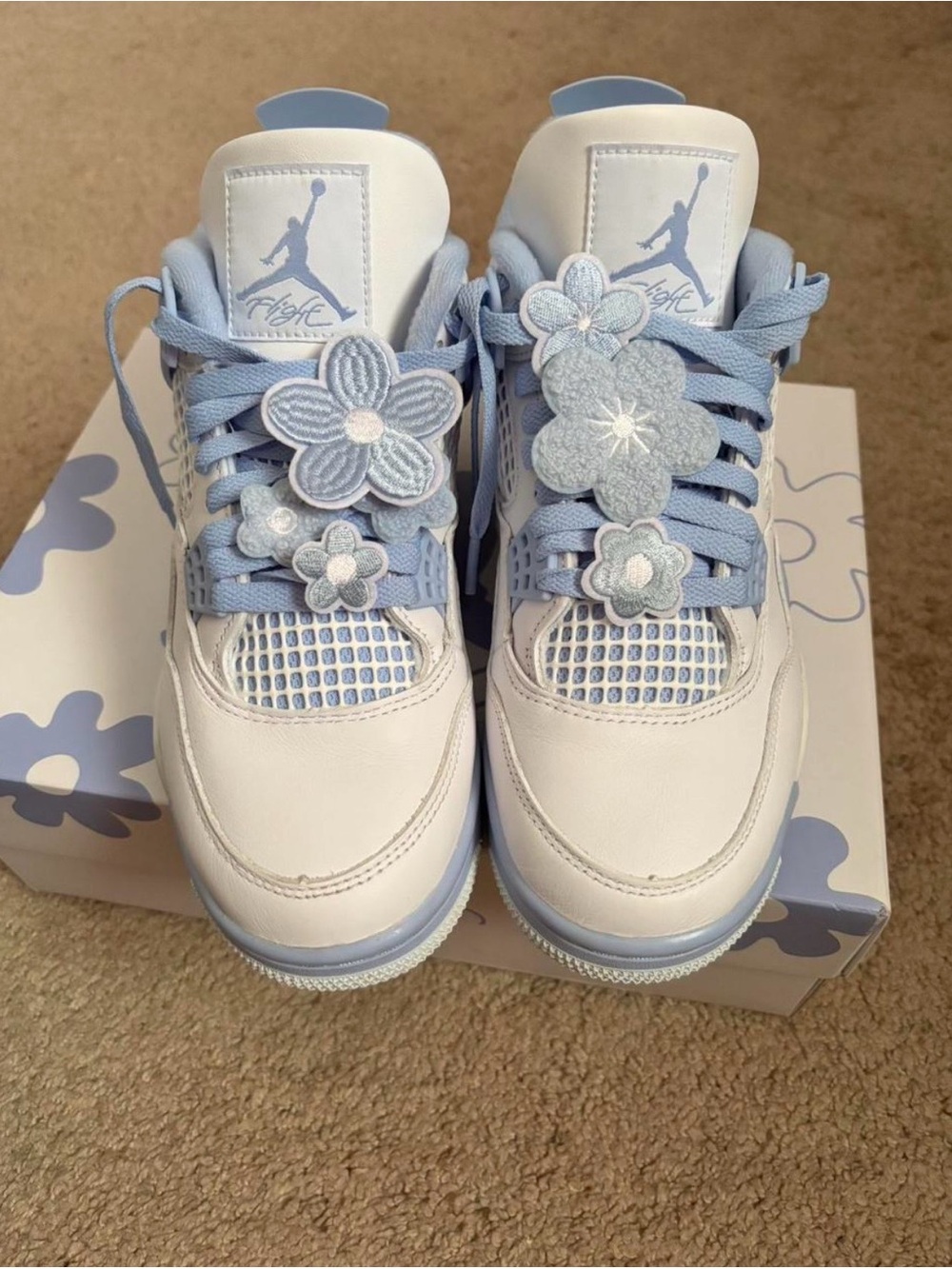 Mother’s Day Jordan 4 🩵 - Picture 1 of 6